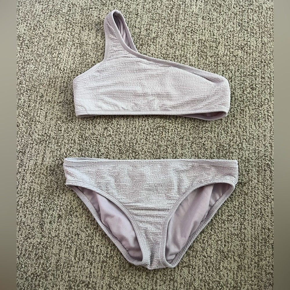 Dillard’s Girls One Shoulder Swimsuit Set
size- girls 12
